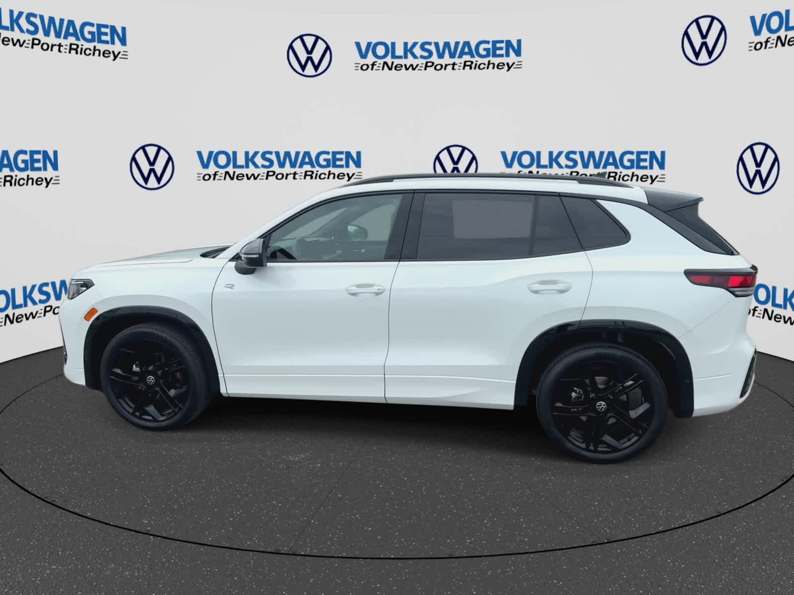 2026 Volkswagen Tiguan SE R-Line Negro