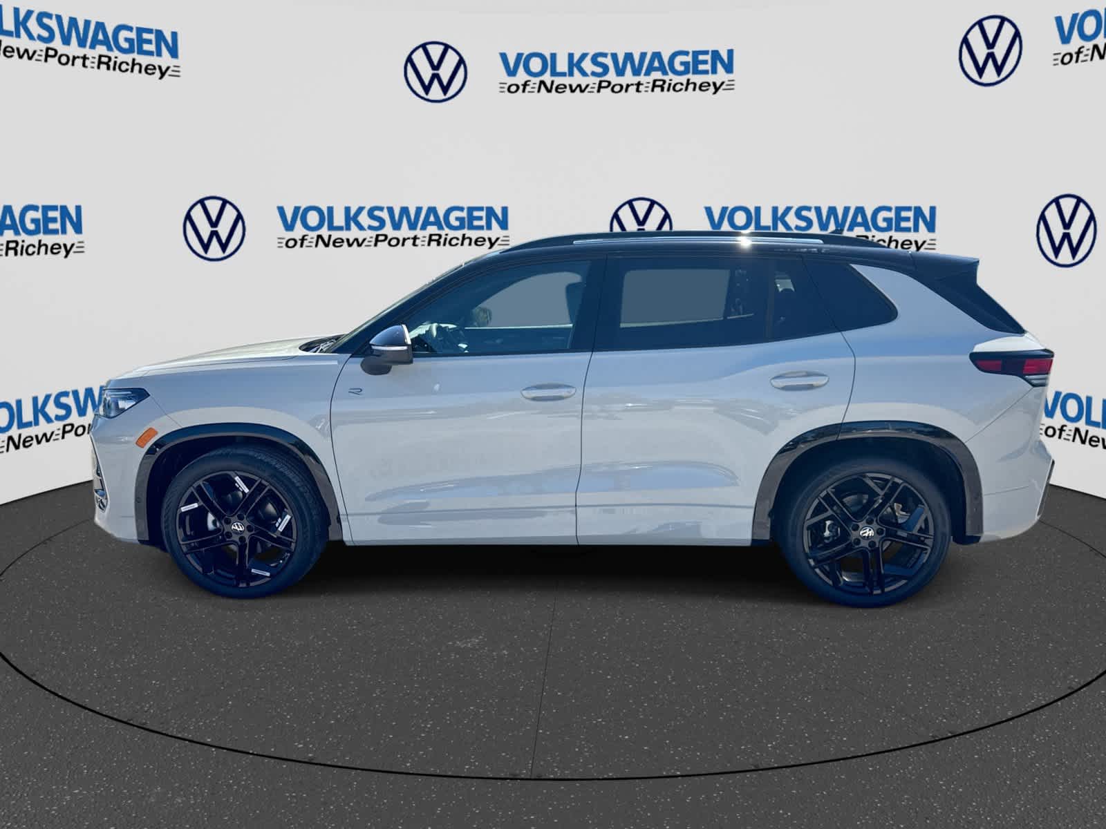 2026 Volkswagen Tiguan SE R-Line Negro
