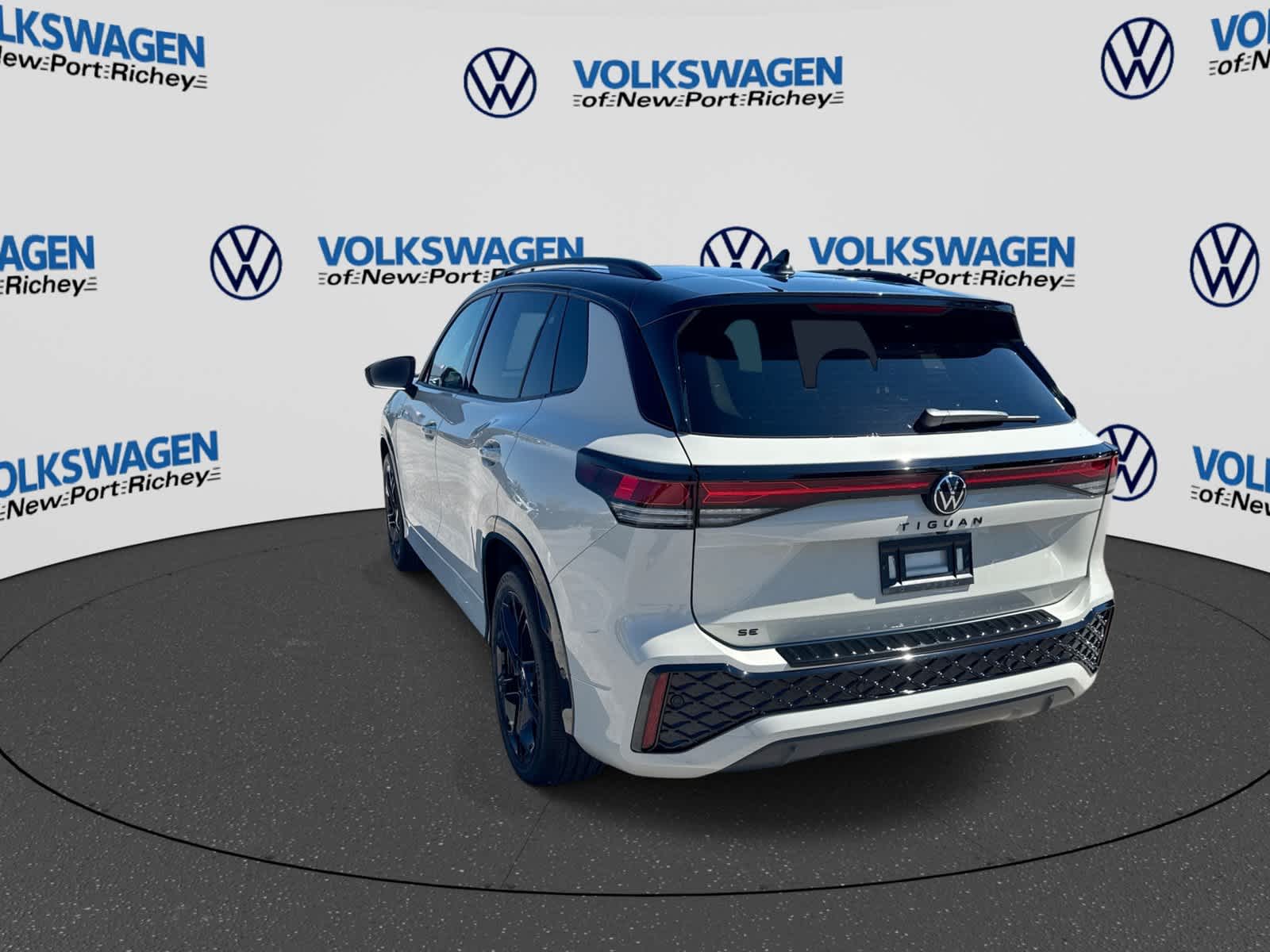 2026 Volkswagen Tiguan SE R-Line Negro