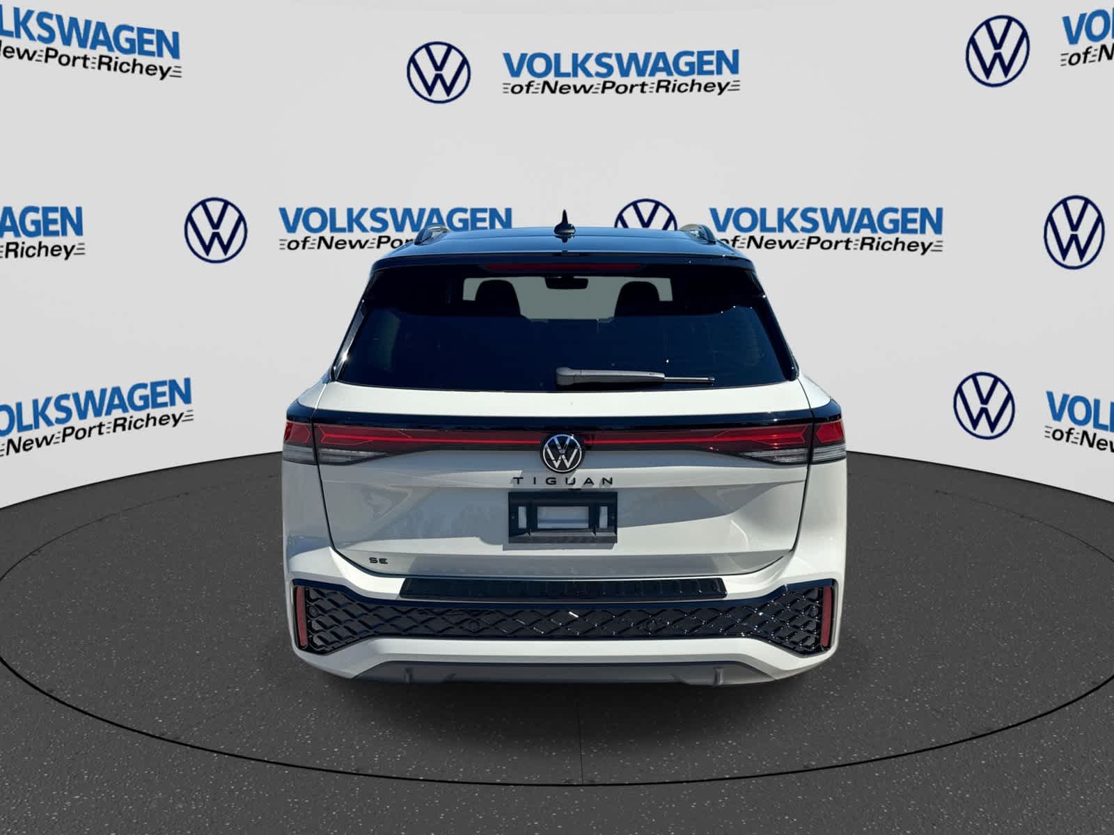 2026 Volkswagen Tiguan SE R-Line Negro