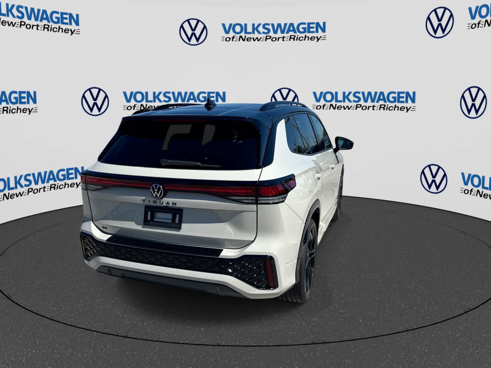 2026 Volkswagen Tiguan SE R-Line Negro