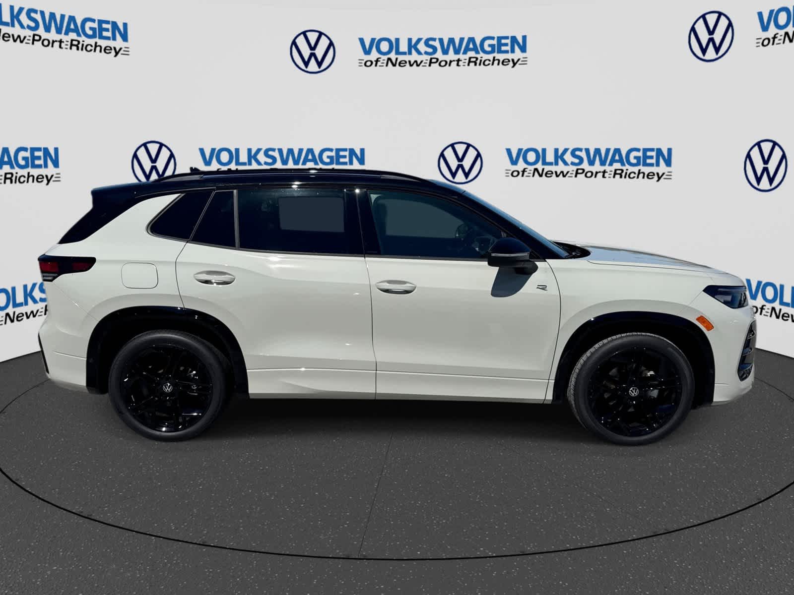 2026 Volkswagen Tiguan SE R-Line Negro