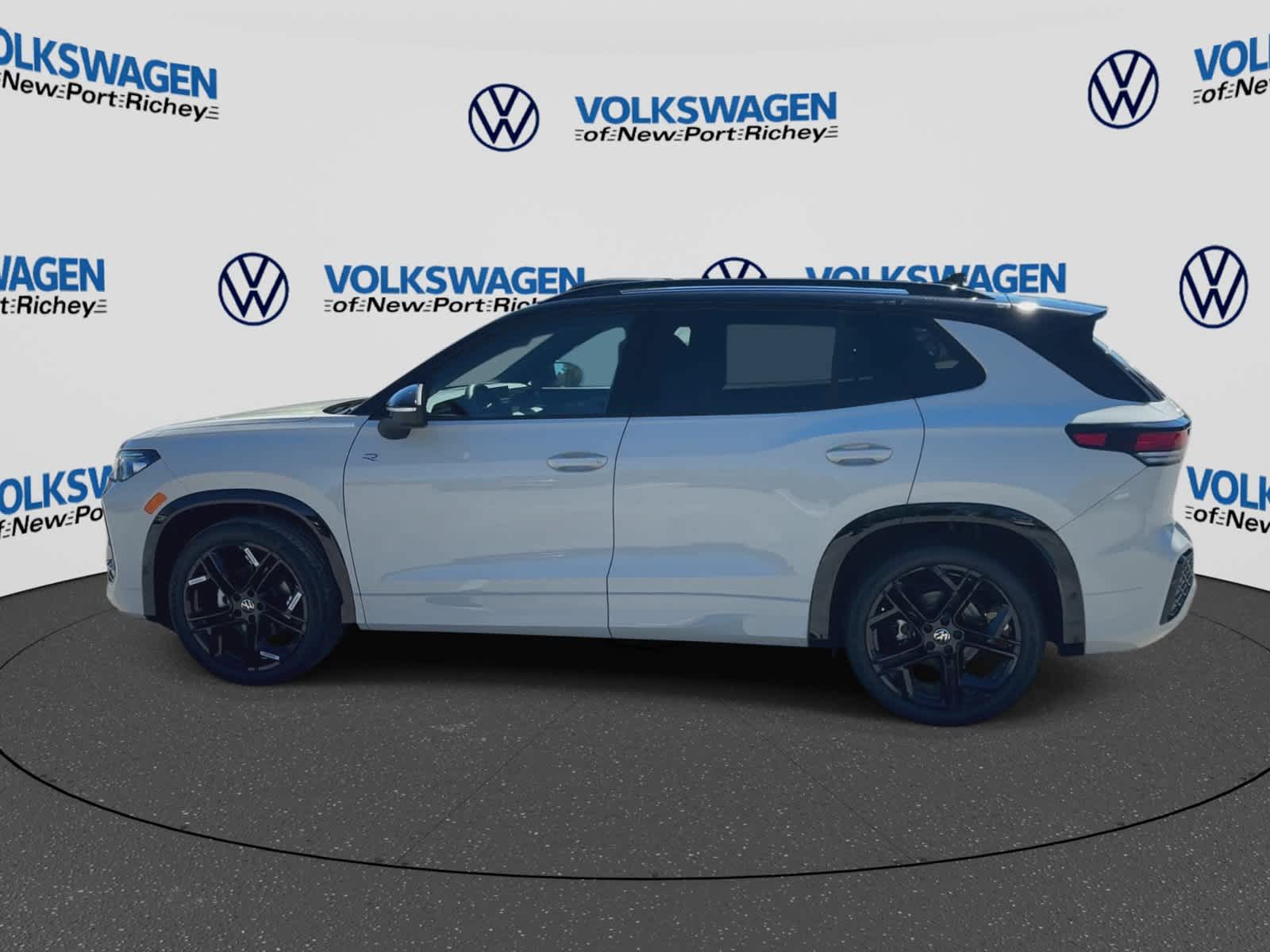 2026 Volkswagen Tiguan SE R-Line Negro