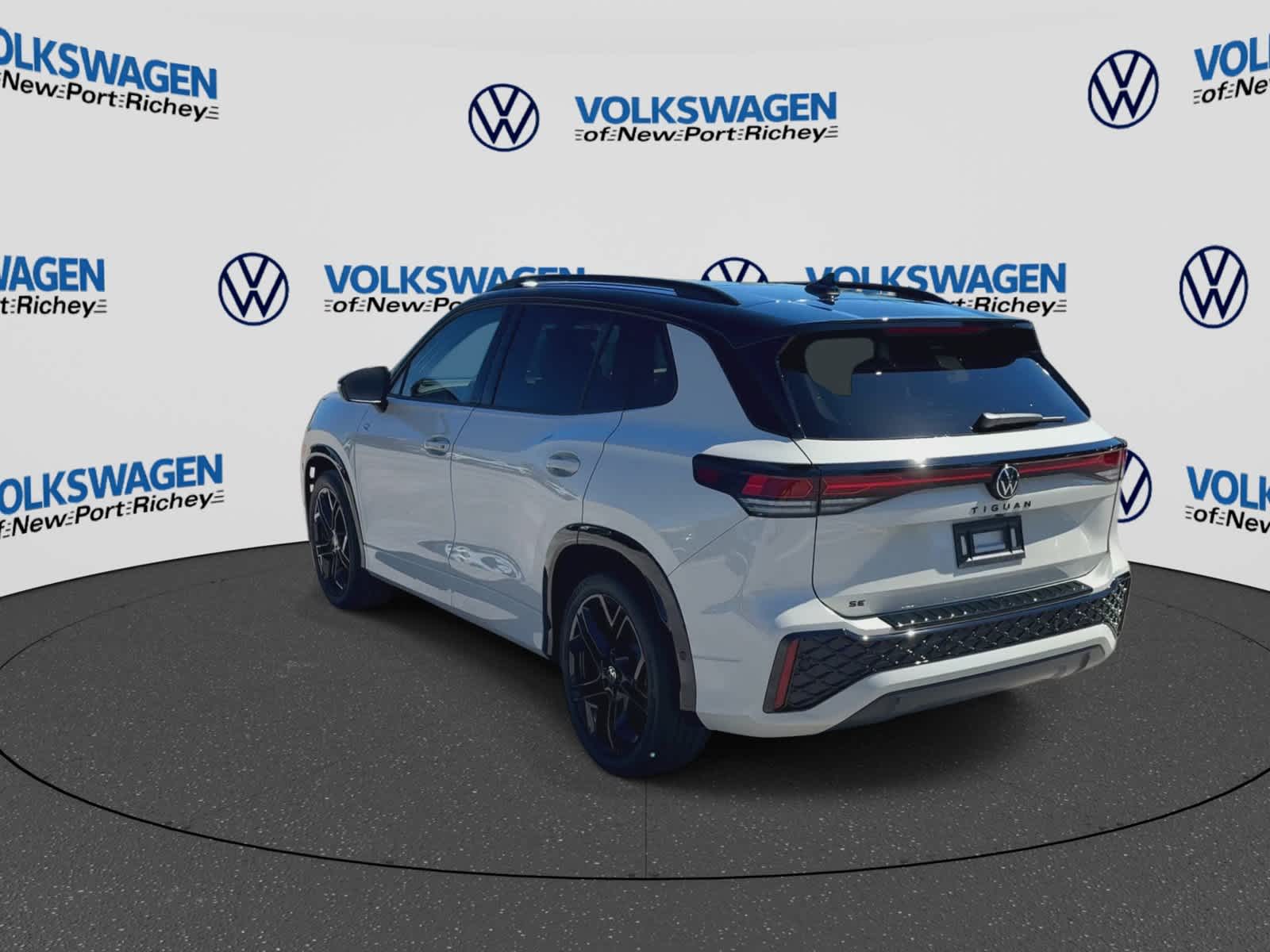 2026 Volkswagen Tiguan SE R-Line Negro