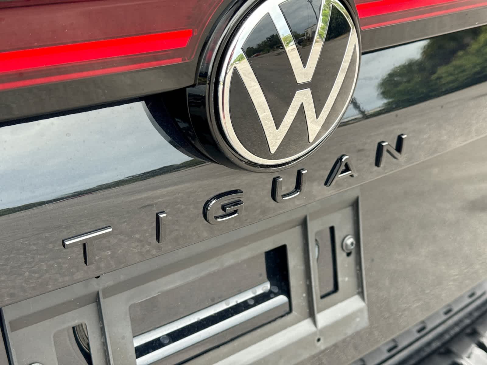 2026 Volkswagen Tiguan SE R-Line Negro