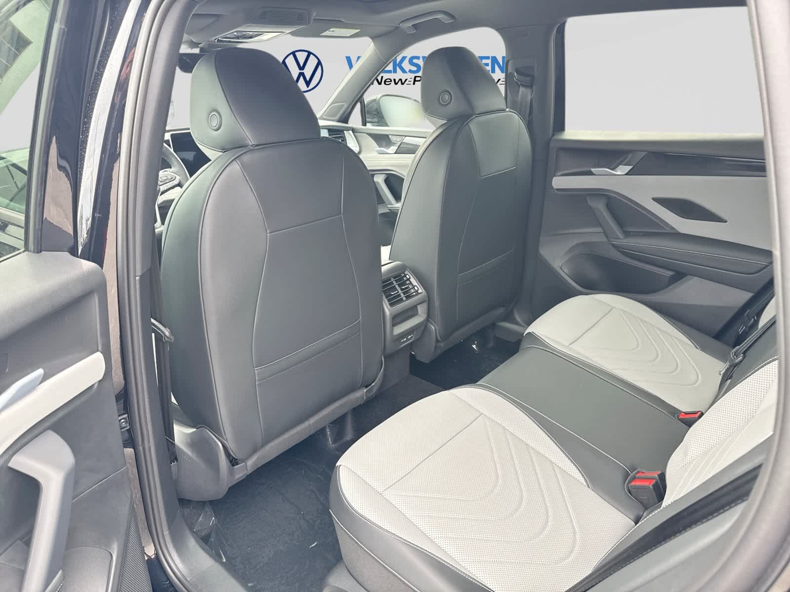 2026 Volkswagen Tiguan SE R-Line Negro