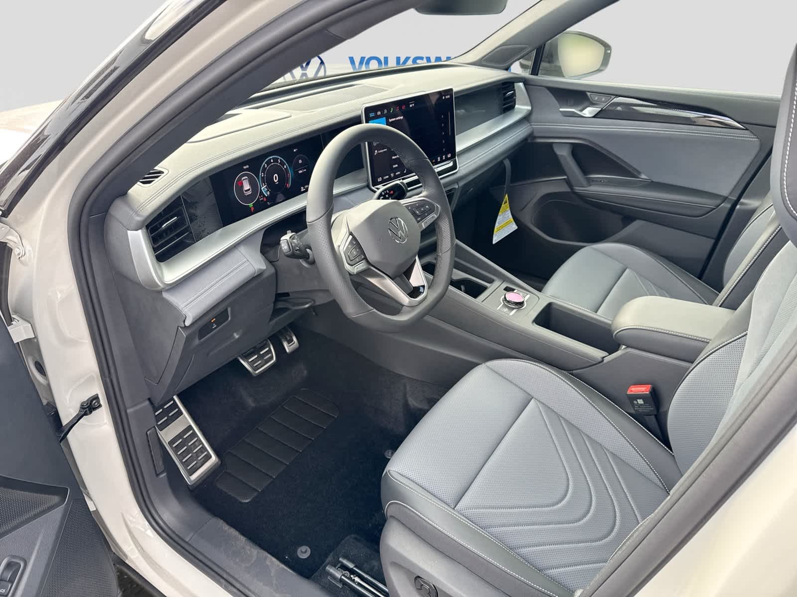 2026 Volkswagen Tiguan SE R-Line Negro