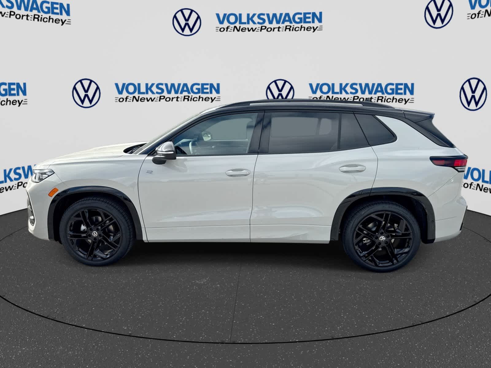 2026 Volkswagen Tiguan SE R-Line Negro