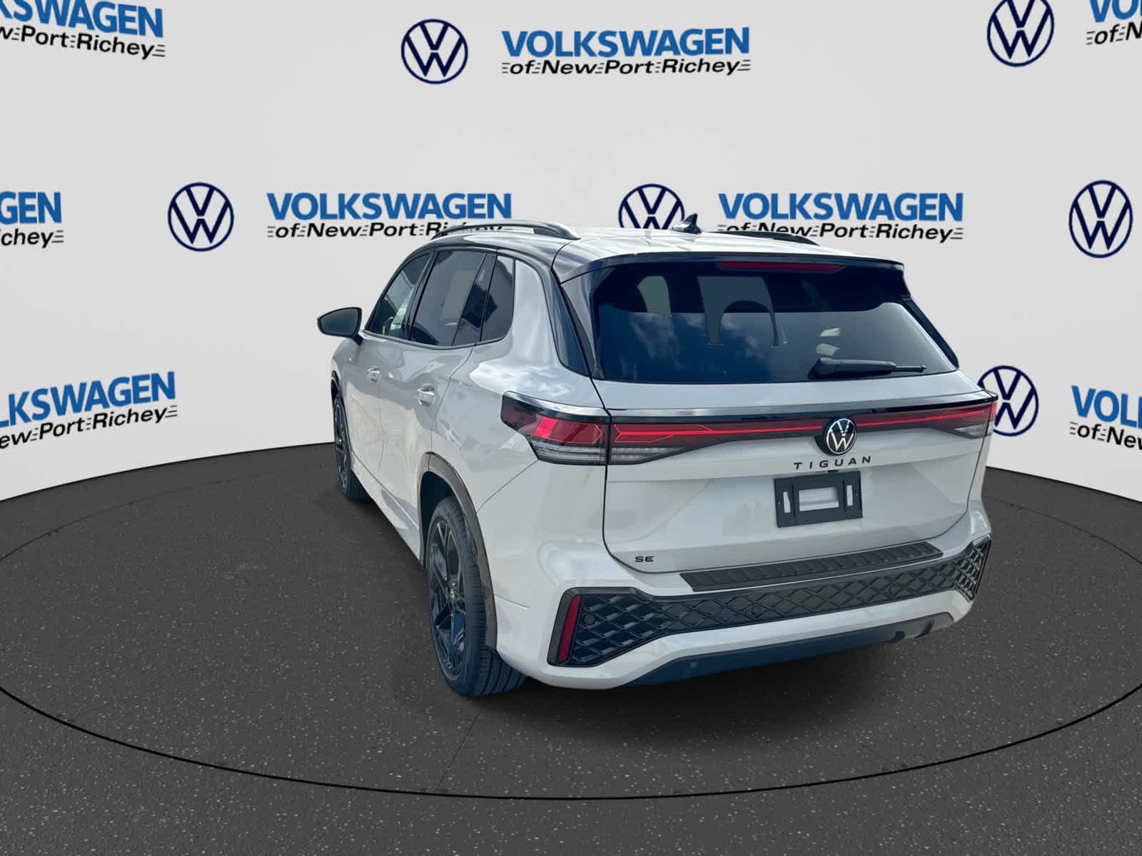 2026 Volkswagen Tiguan SE R-Line Negro