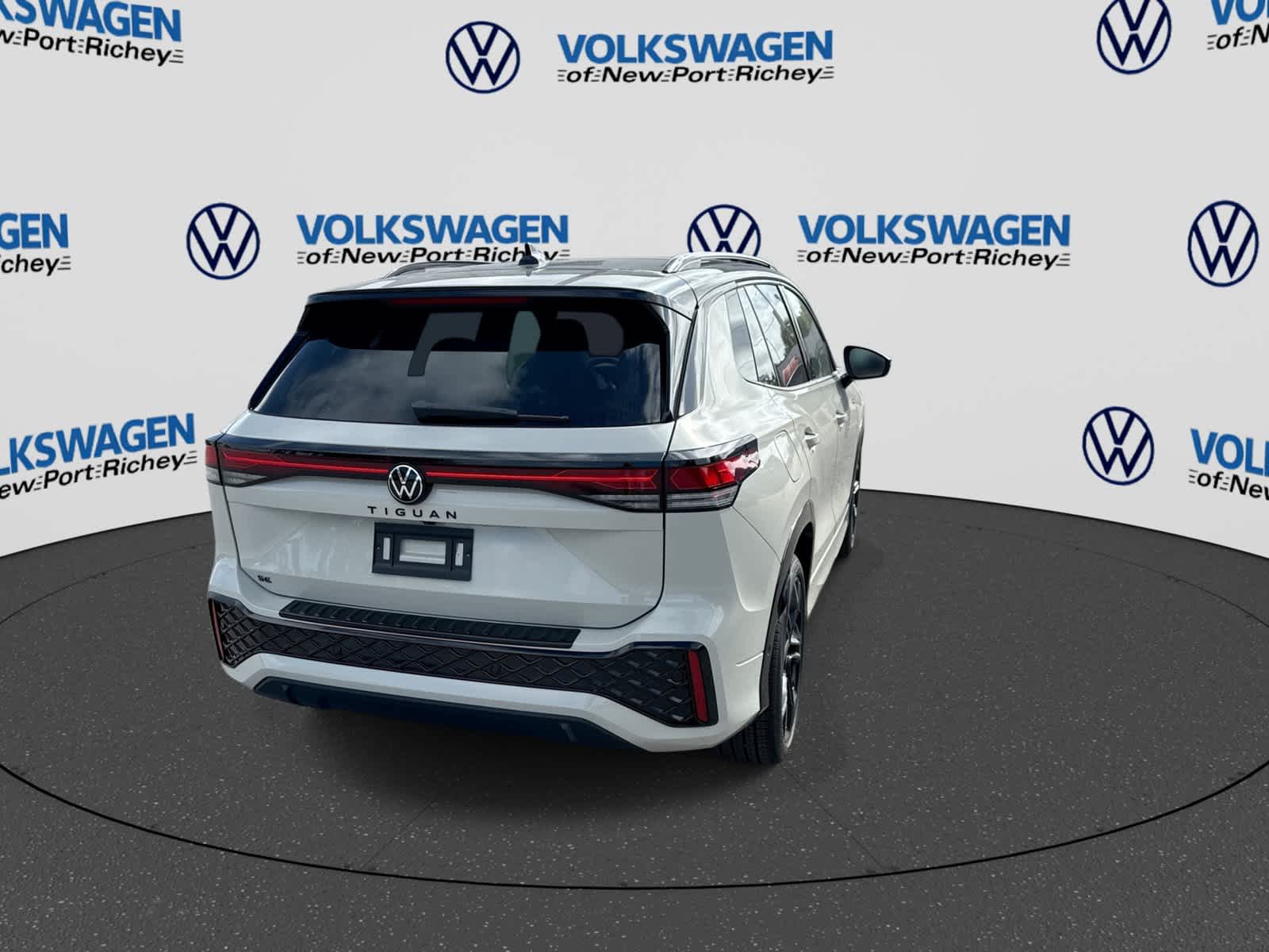 2026 Volkswagen Tiguan SE R-Line Negro