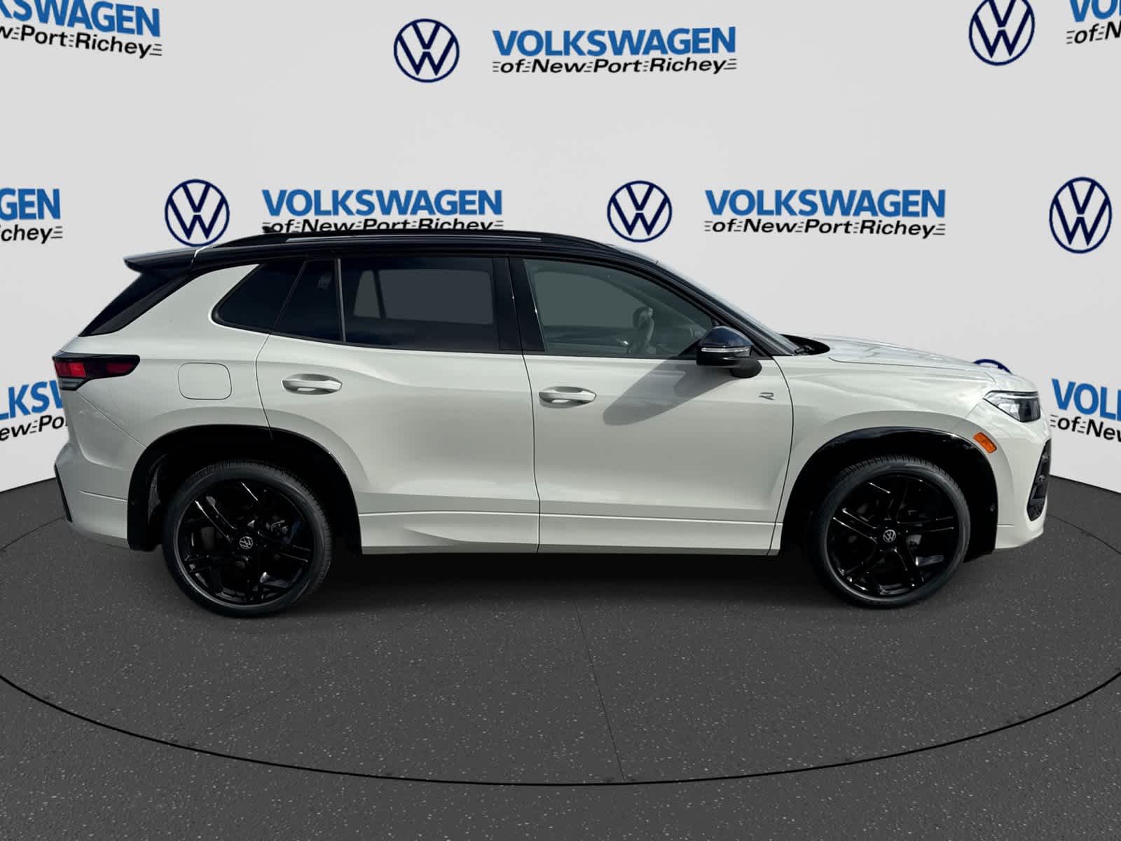 2026 Volkswagen Tiguan SE R-Line Negro