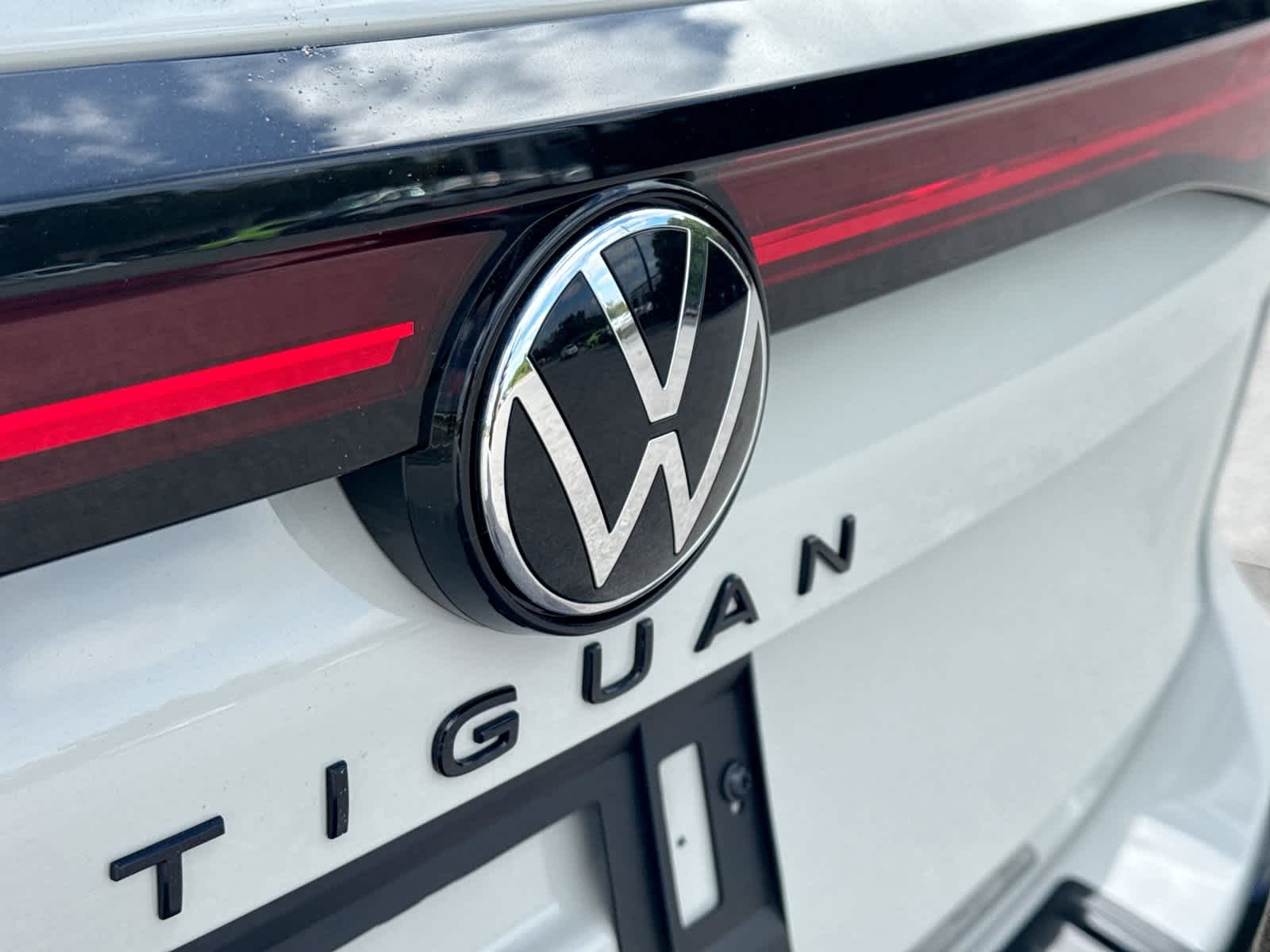 2026 Volkswagen Tiguan SE R-Line Negro