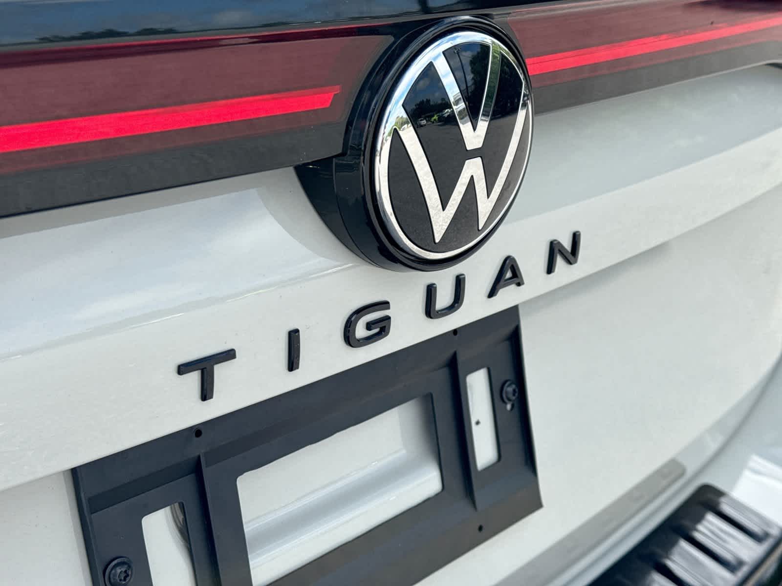 2026 Volkswagen Tiguan SE R-Line Negro