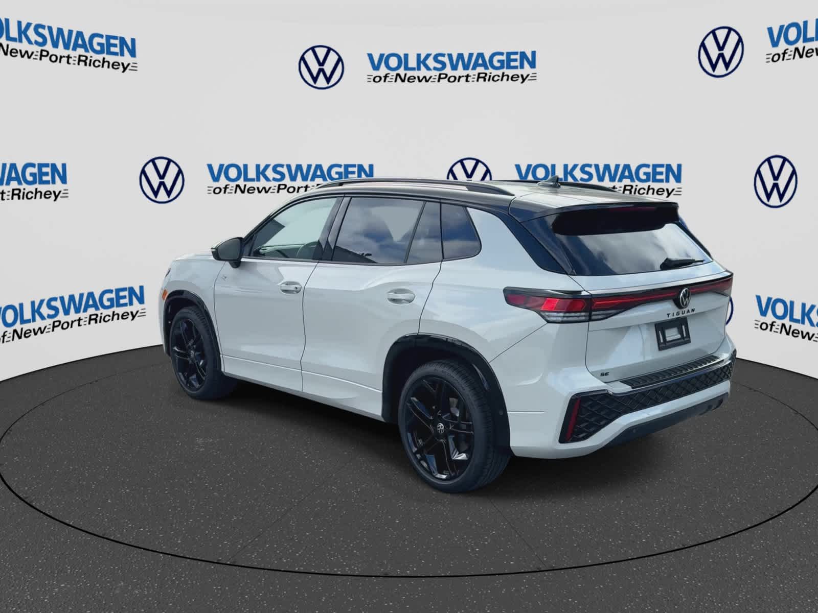 2026 Volkswagen Tiguan SE R-Line Negro