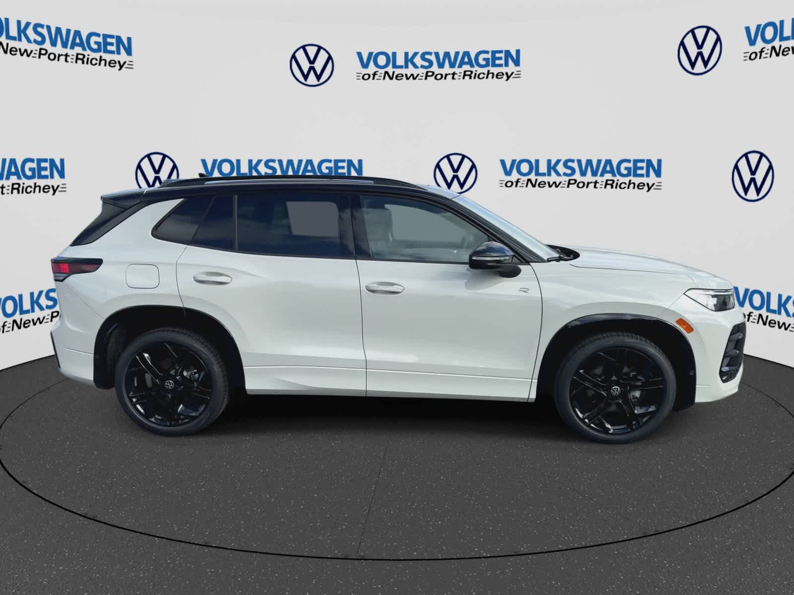 2026 Volkswagen Tiguan SE R-Line Negro