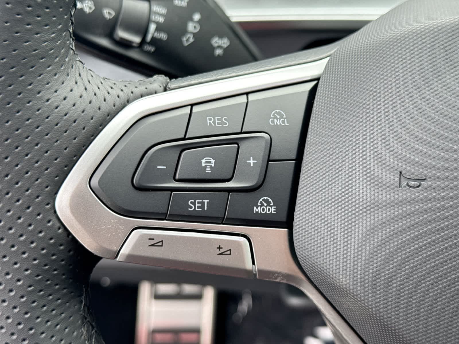2026 Volkswagen Tiguan SE R-Line Negro