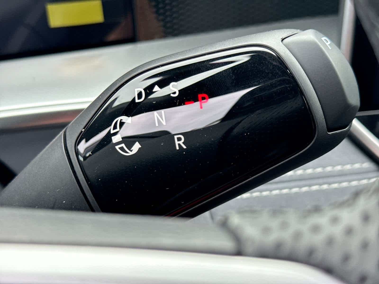 2026 Volkswagen Tiguan SE R-Line Negro