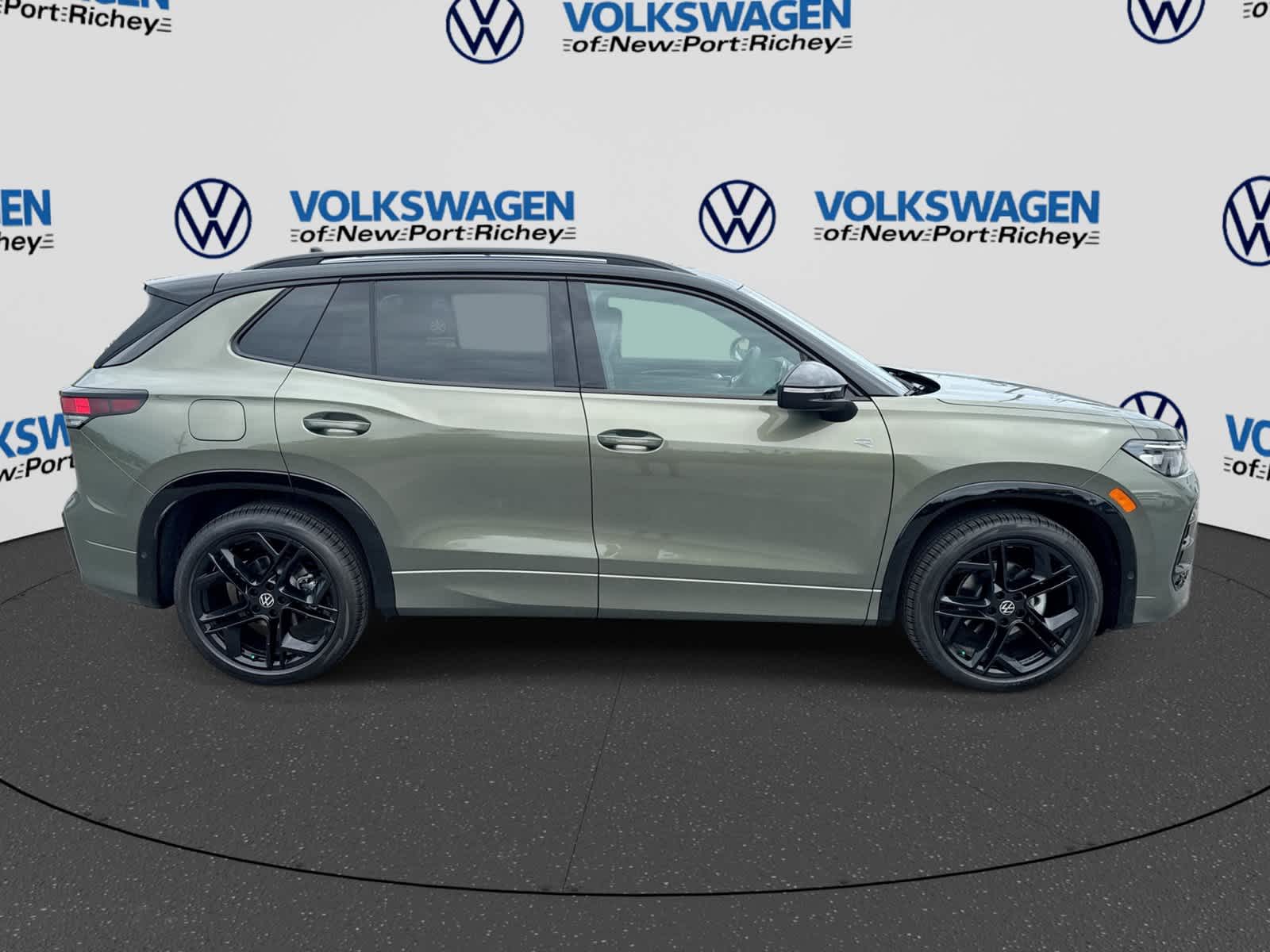 2026 Volkswagen Tiguan SE R-Line Negro