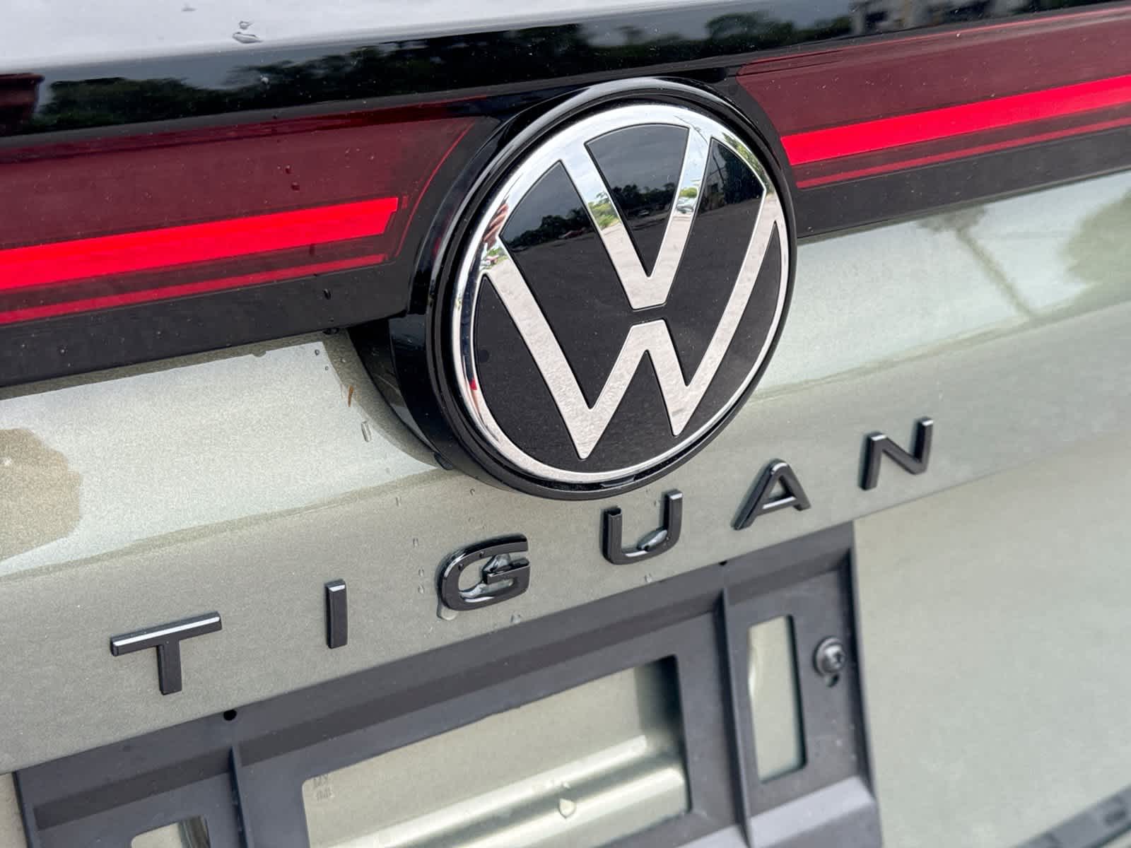 2026 Volkswagen Tiguan SE R-Line Negro