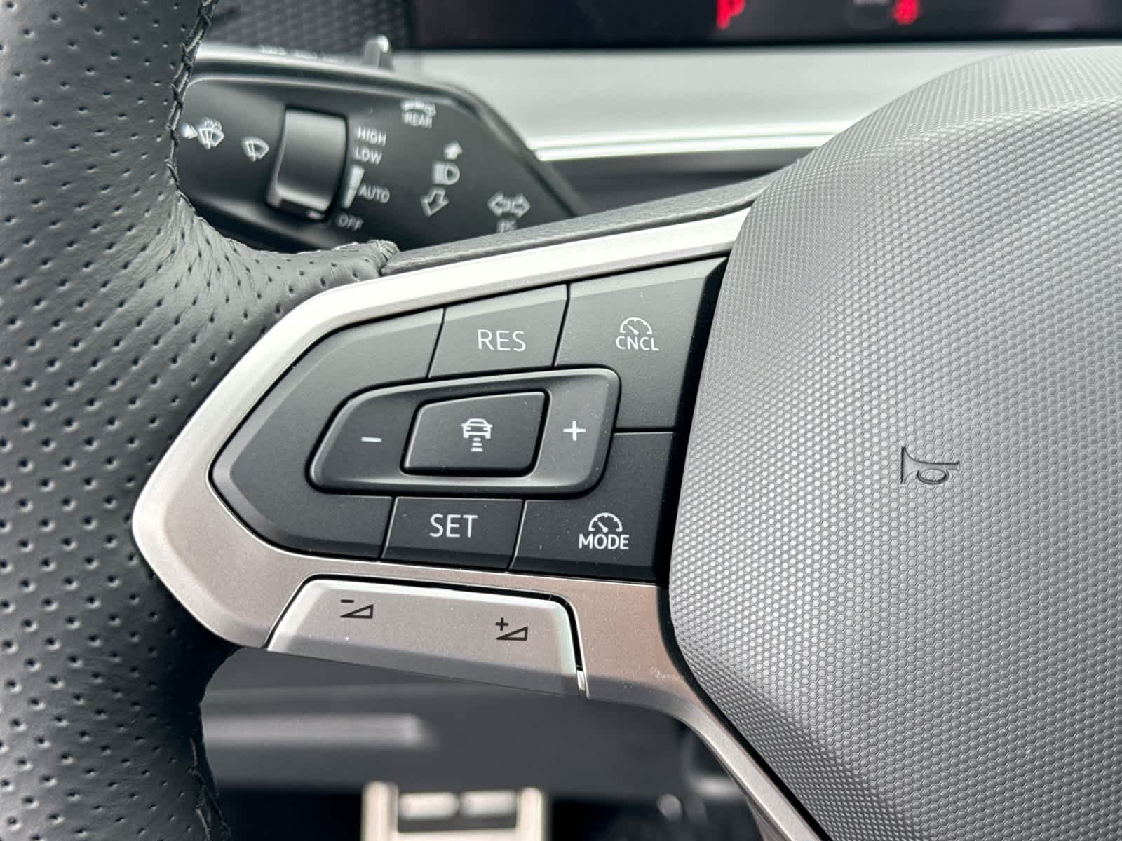 2026 Volkswagen Tiguan SE R-Line Negro