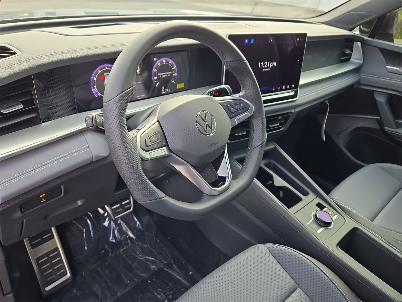 2025 Volkswagen Tiguan 2.0T SE R-Line Negro