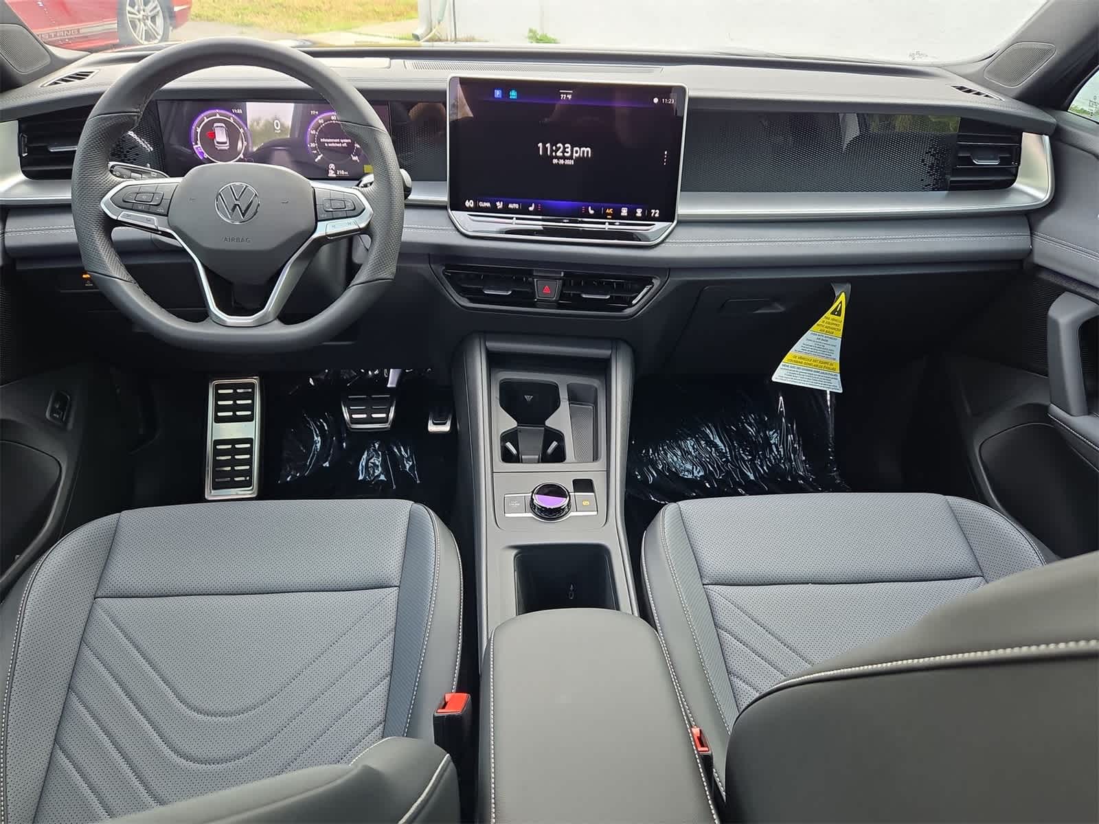 2025 Volkswagen Tiguan 2.0T SE R-Line Negro