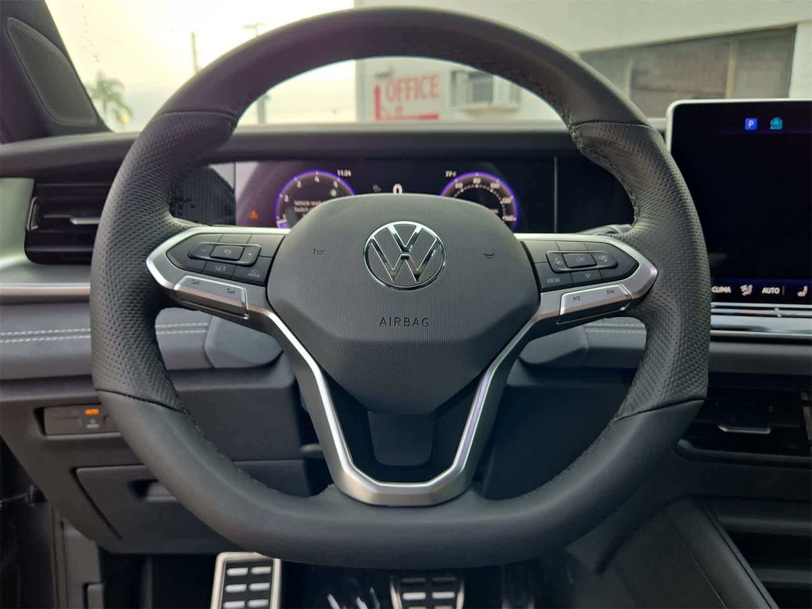 2025 Volkswagen Tiguan 2.0T SE R-Line Negro