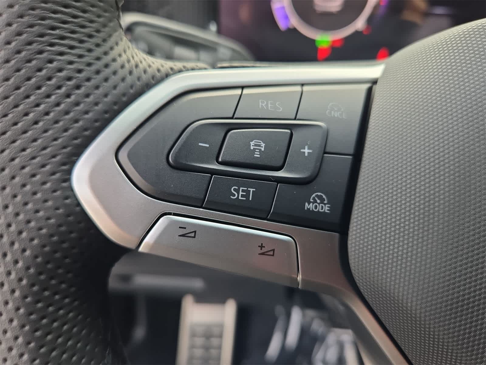 2025 Volkswagen Tiguan 2.0T SE R-Line Negro