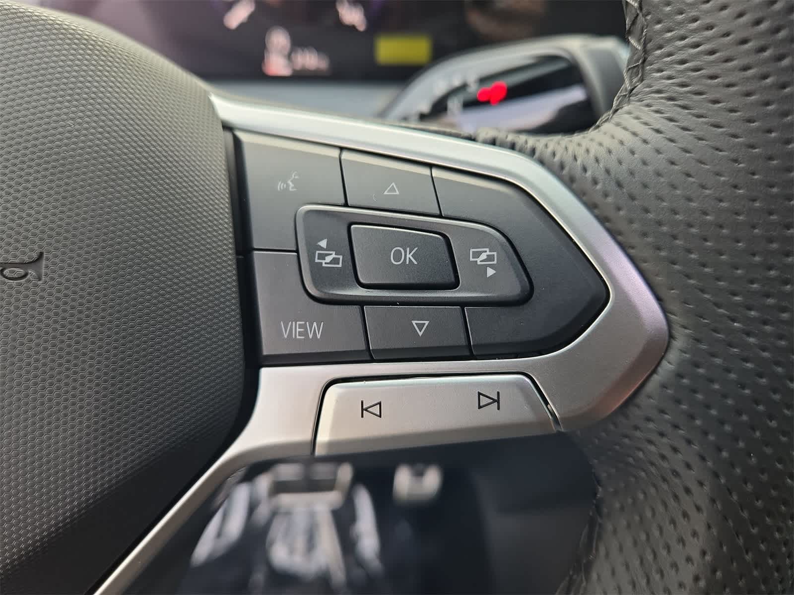 2025 Volkswagen Tiguan 2.0T SE R-Line Negro