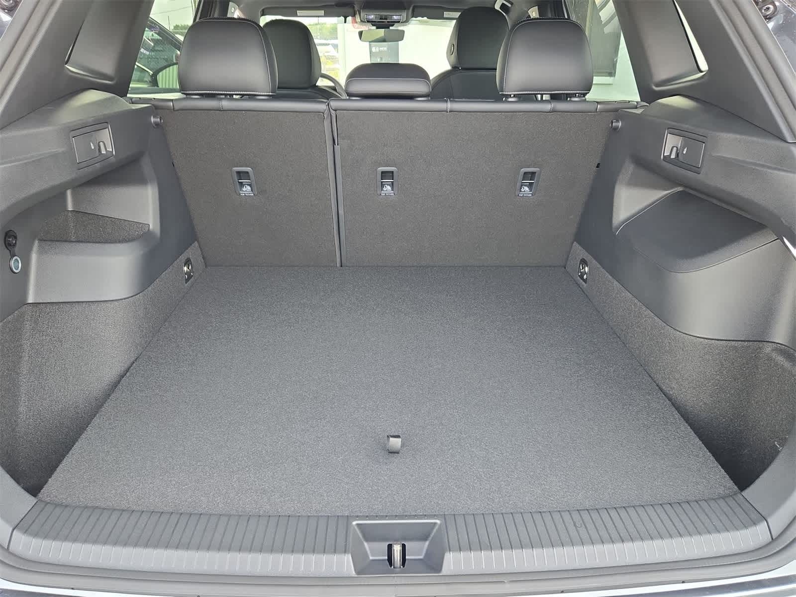 2025 Volkswagen Tiguan 2.0T SE R-Line Negro