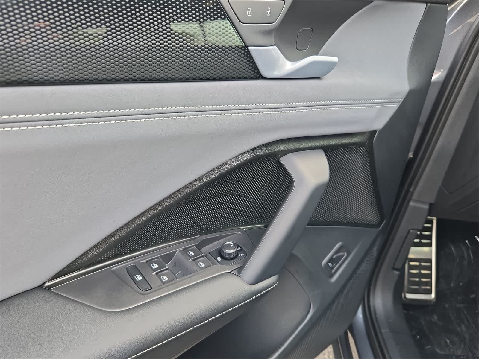 2025 Volkswagen Tiguan 2.0T SE R-Line Negro