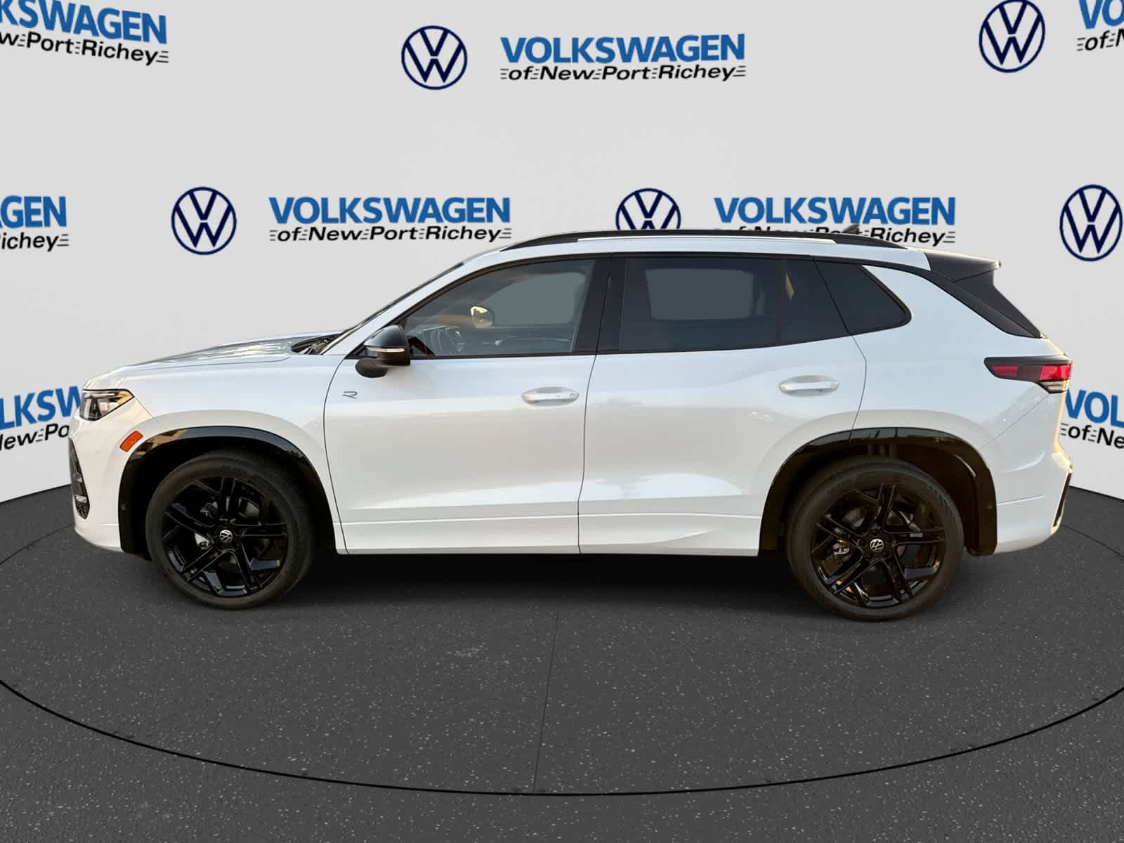 2026 Volkswagen Tiguan SE R-Line Negro