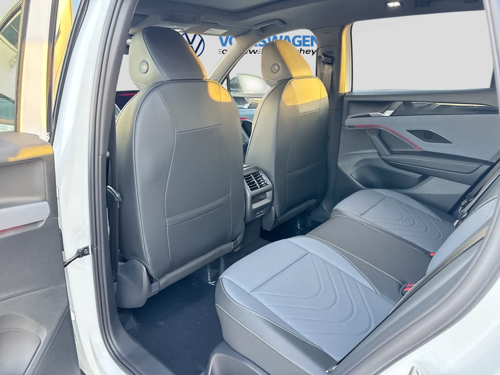2026 Volkswagen Tiguan SE R-Line Negro