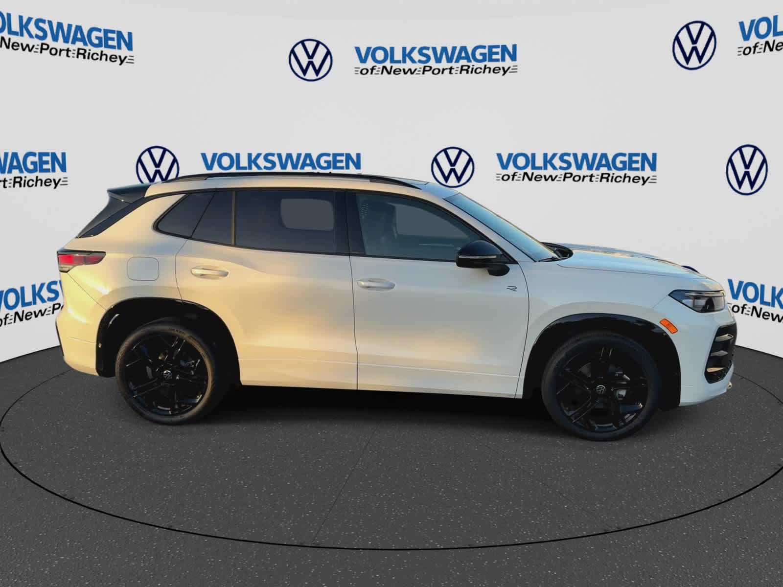 2026 Volkswagen Tiguan SE R-Line Negro