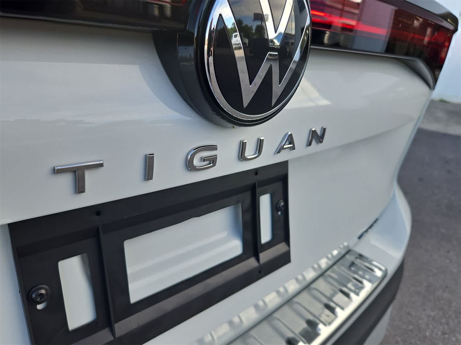 2025 Volkswagen Tiguan 2.0T SE