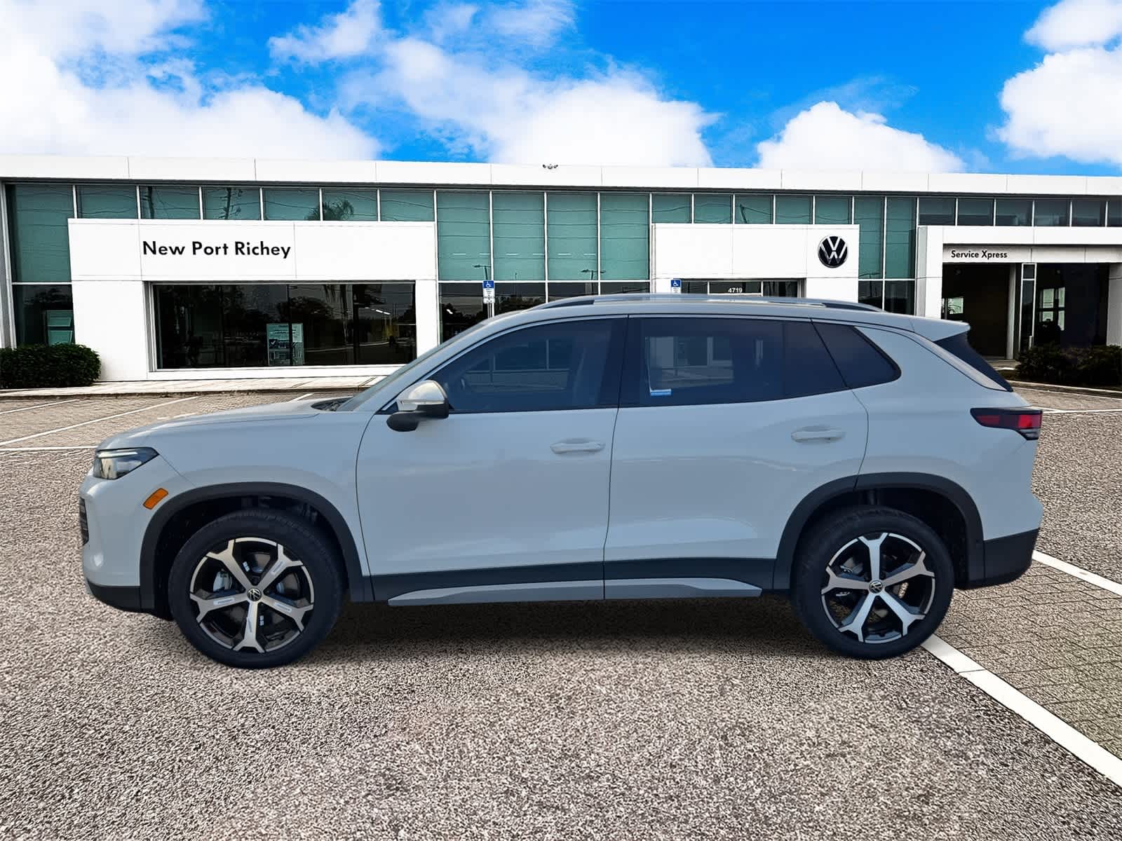 2025 Volkswagen Tiguan 2.0T SE