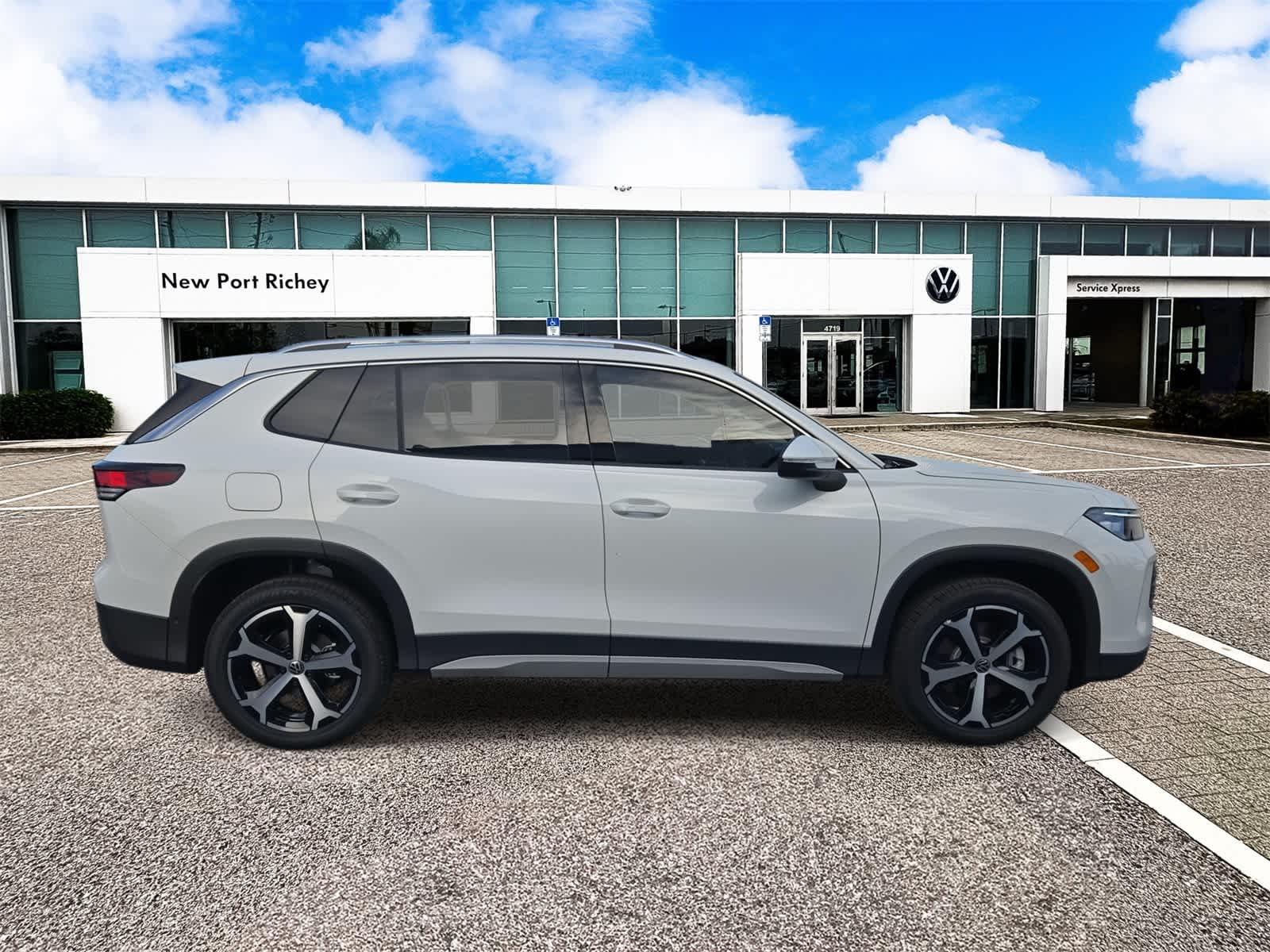 2025 Volkswagen Tiguan 2.0T SE