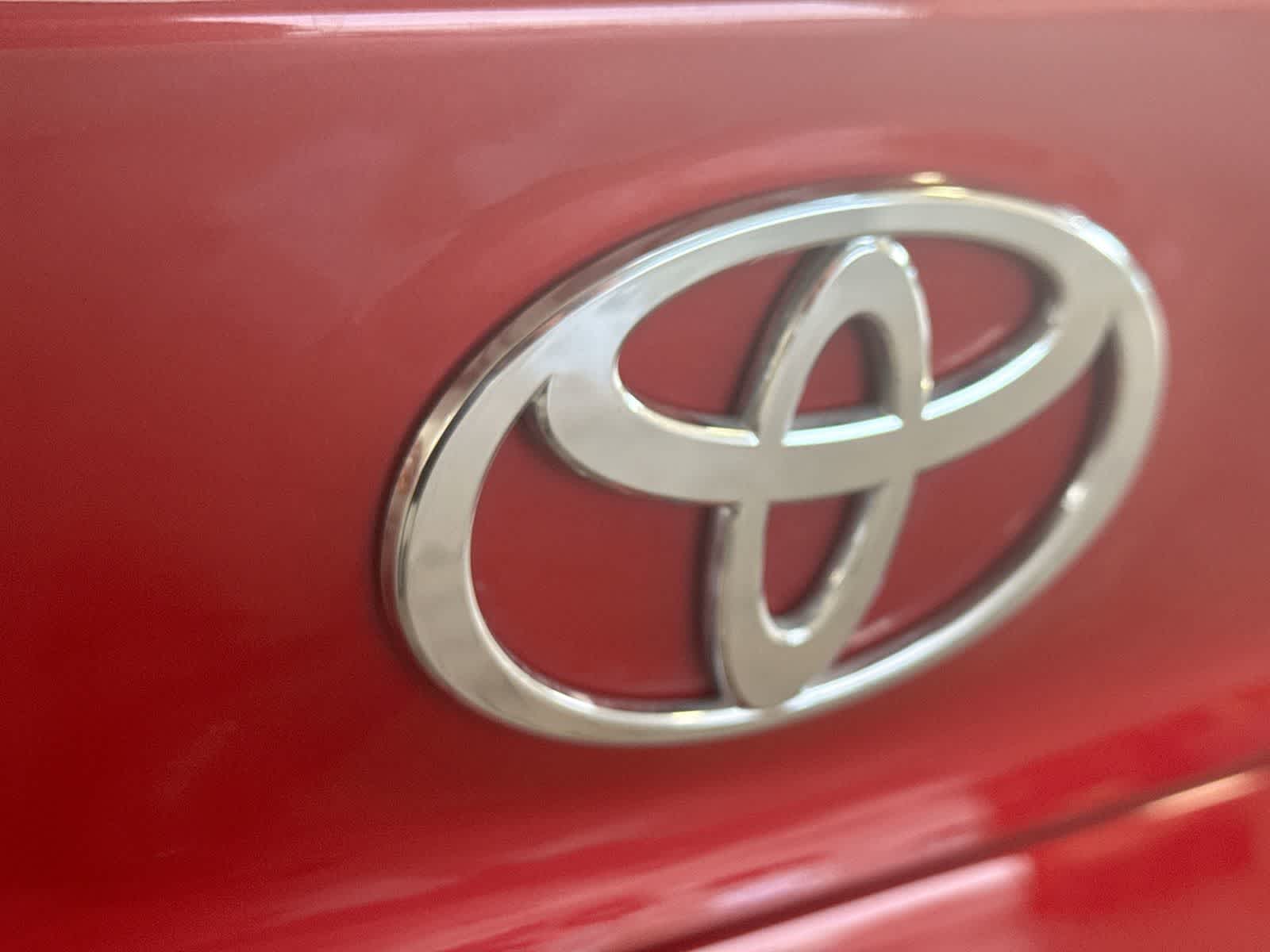 Toyota Camry SE 2025