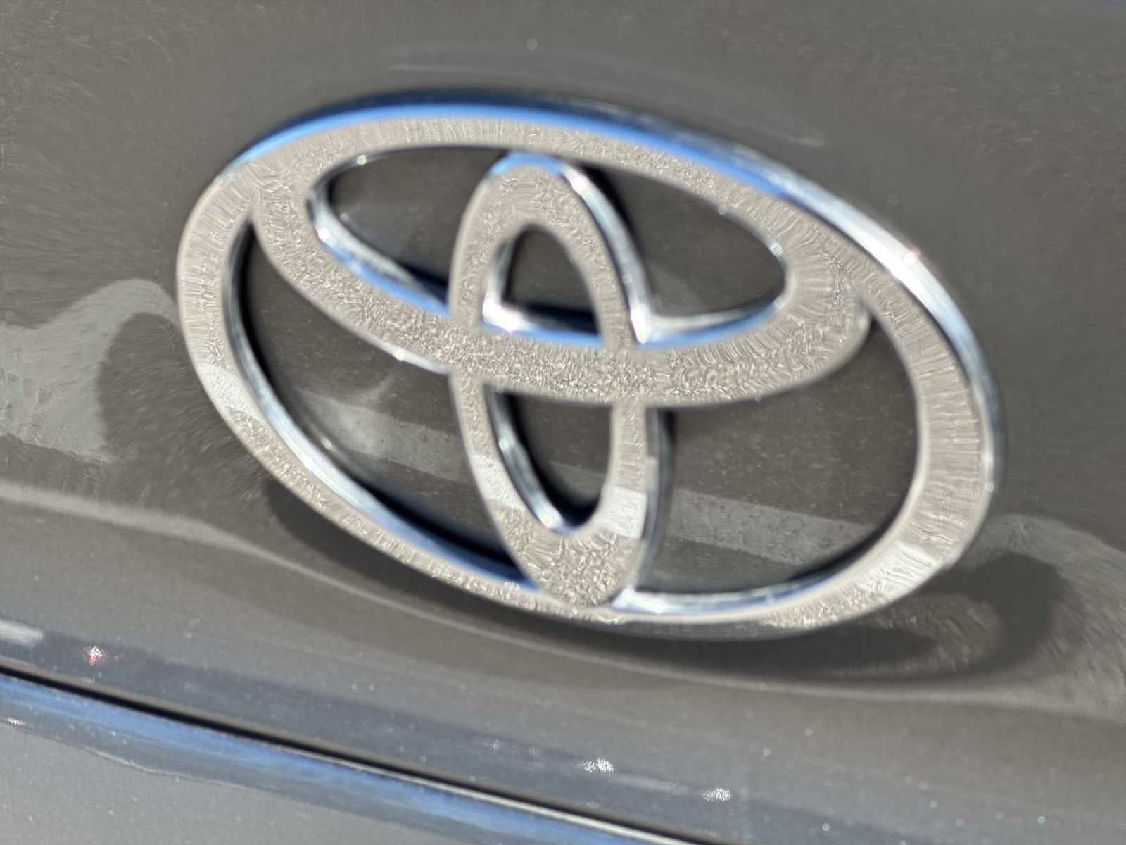 Toyota Camry SE 2025