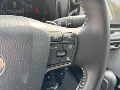 Toyota Camry SE 2025
