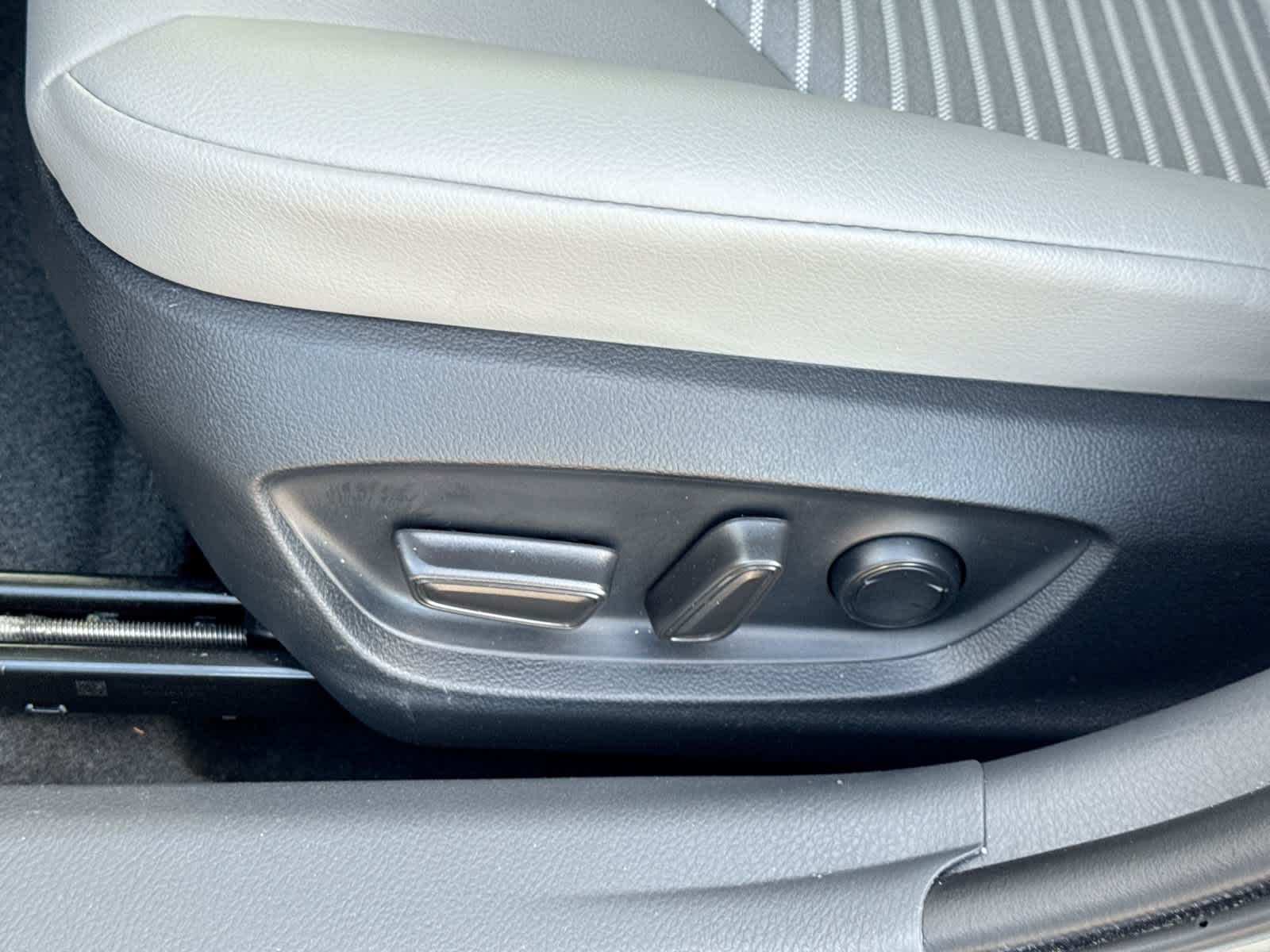 Toyota Camry SE 2023