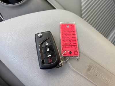 Toyota Camry SE 2023