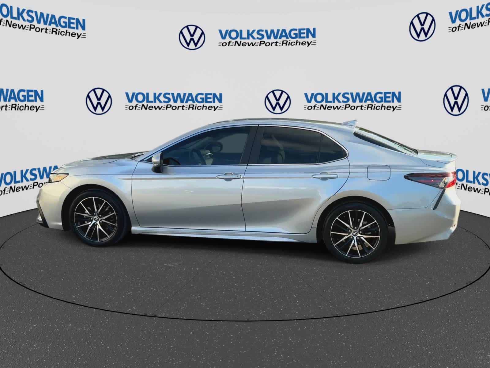Toyota Camry SE 2023