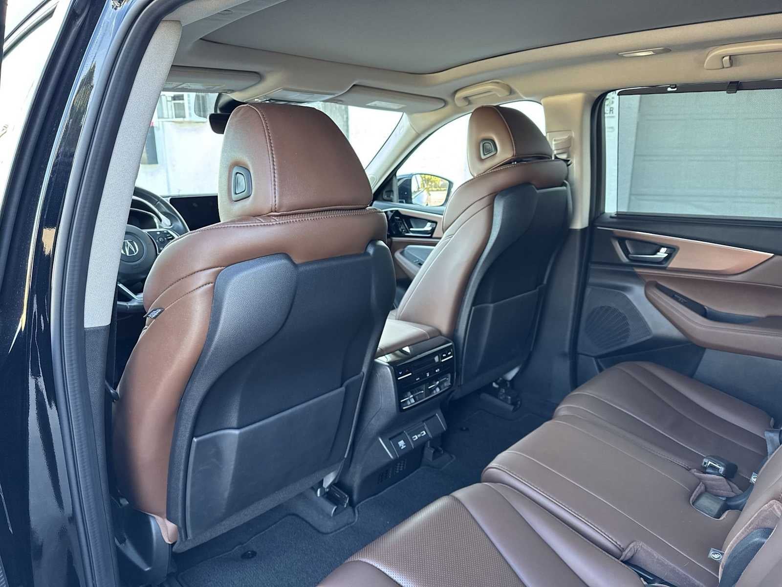 Acura MDX 2023 con paquete tecnológico