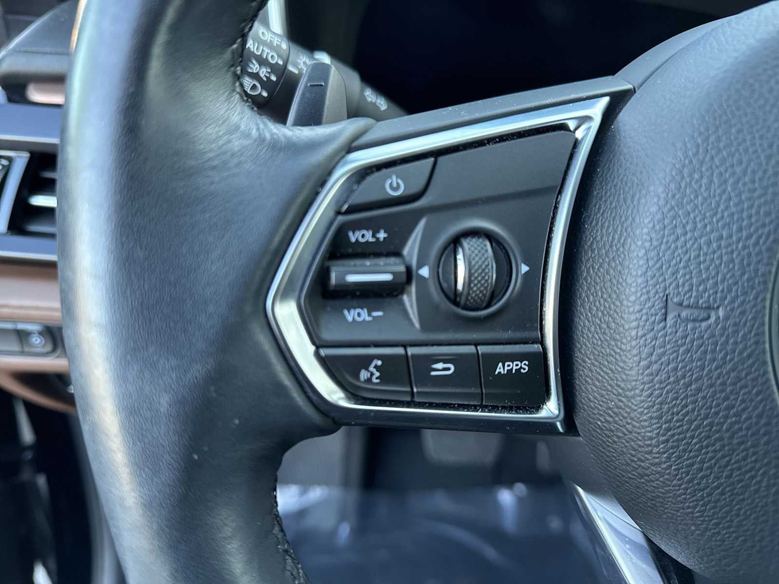 Acura MDX 2023 con paquete tecnológico