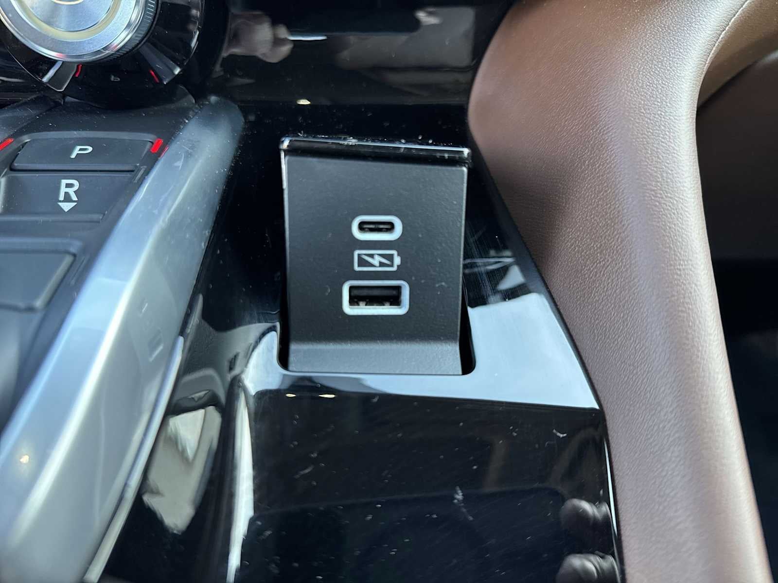 Acura MDX 2023 con paquete tecnológico