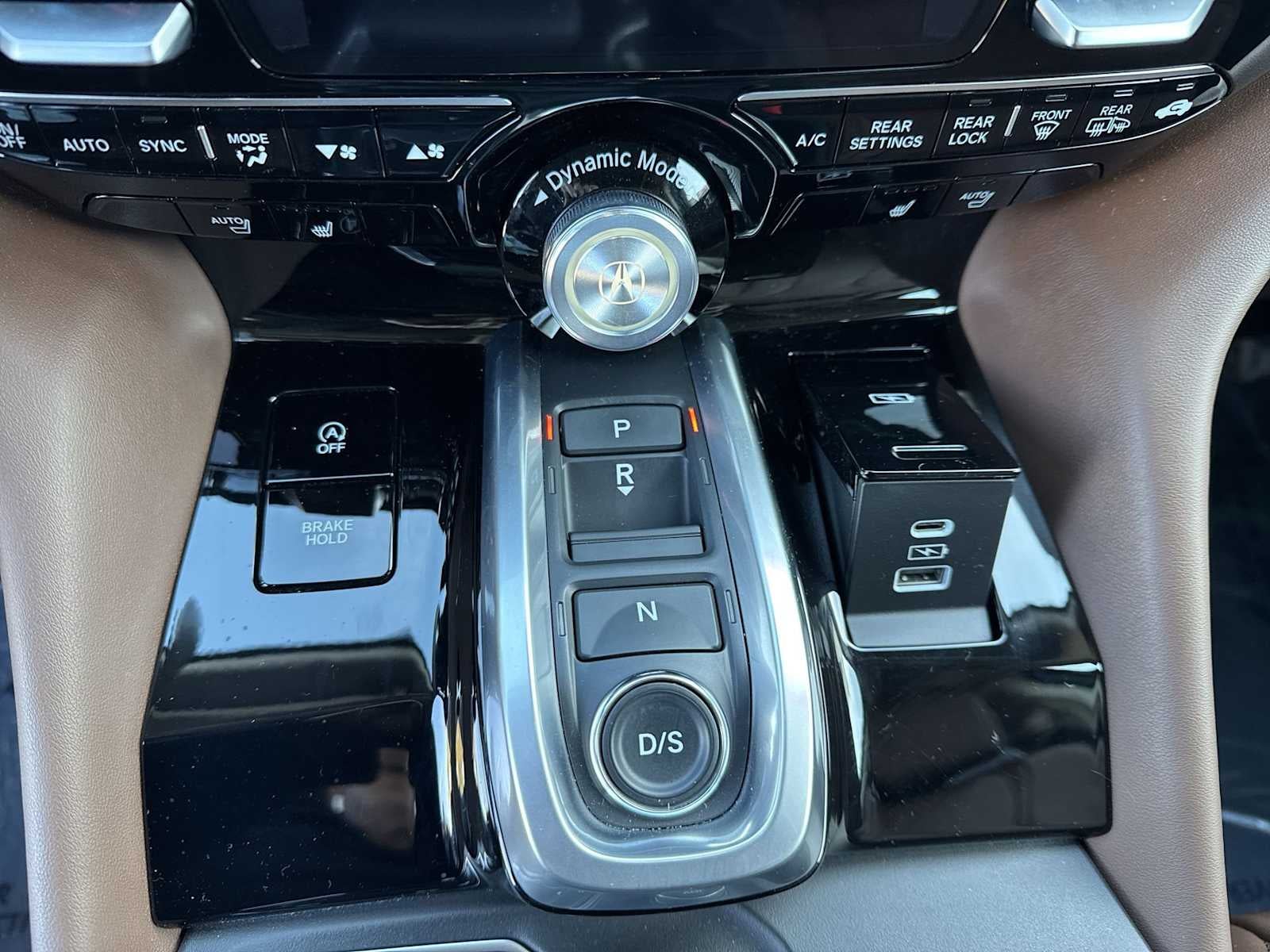 Acura MDX 2023 con paquete tecnológico