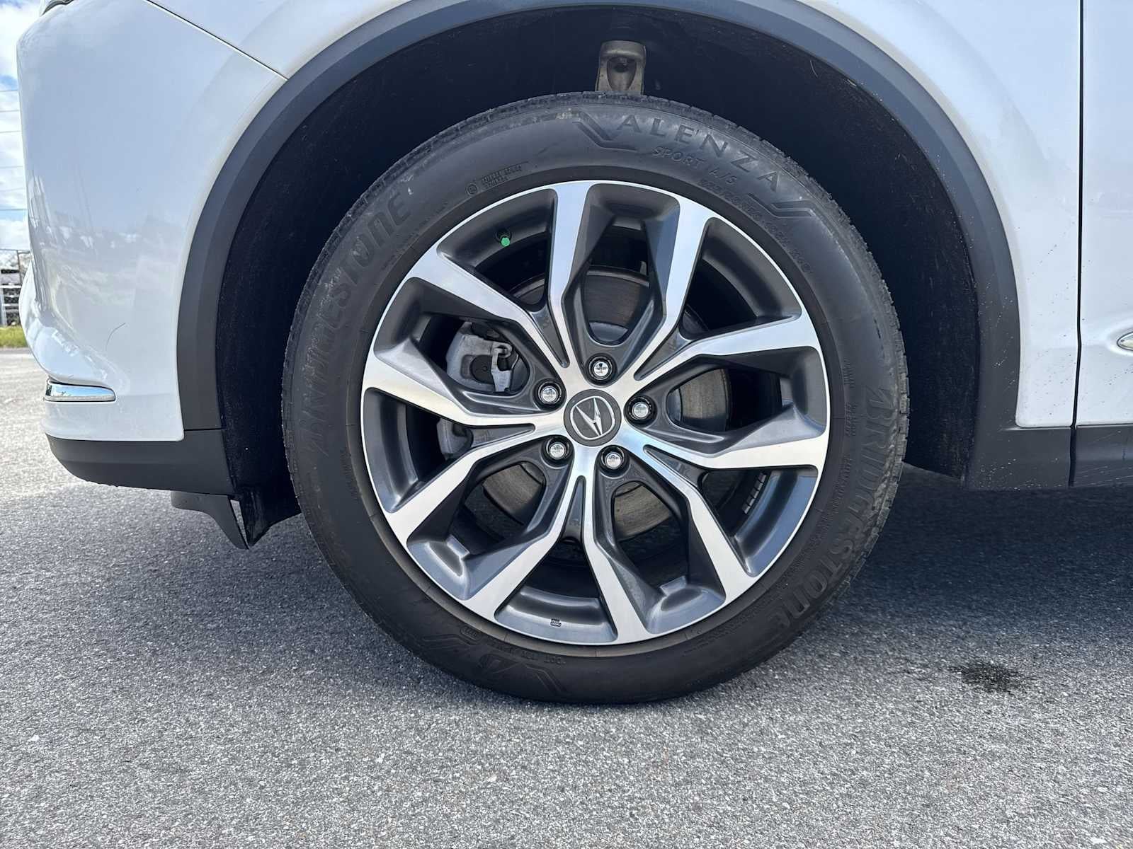 Acura MDX 2023 con paquete tecnológico