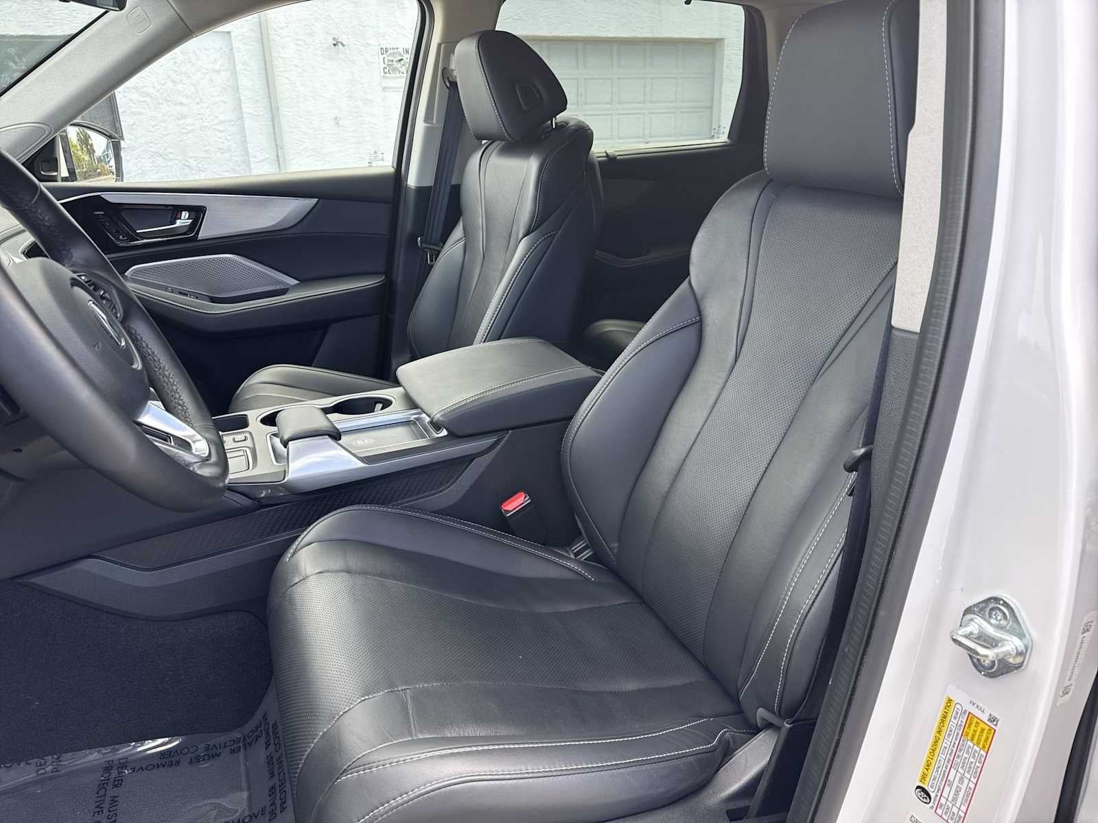 Acura MDX 2023 con paquete tecnológico