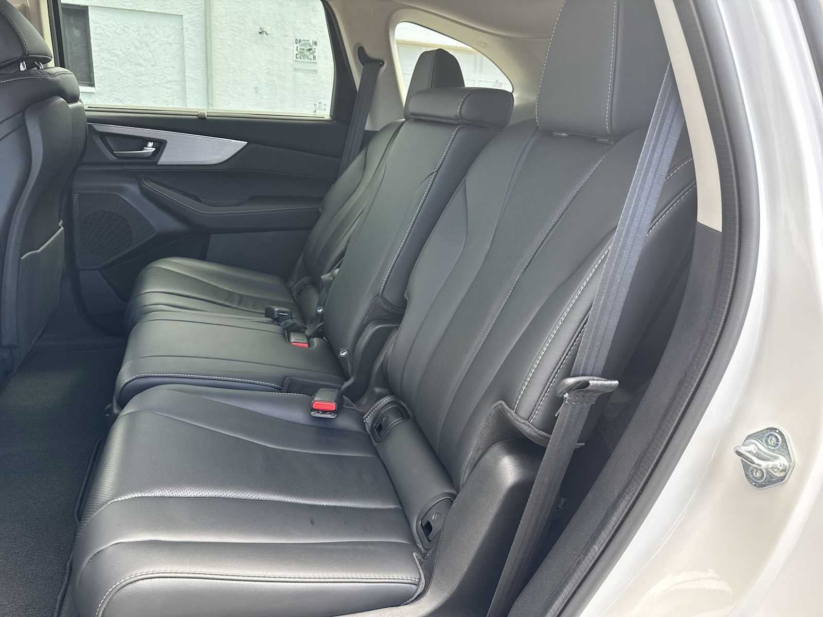 Acura MDX 2023 con paquete tecnológico